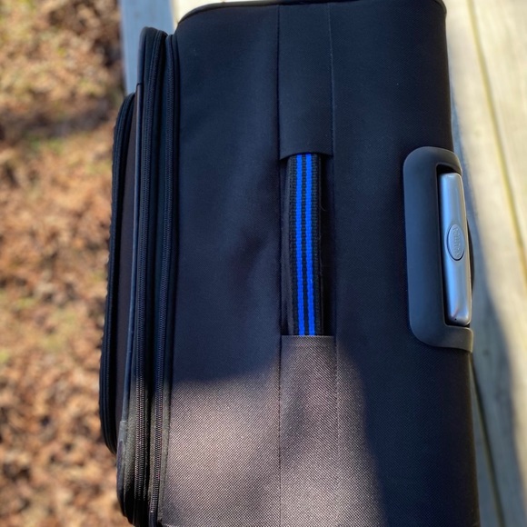 Nautica Large Suitcase - Picture 15 of 16